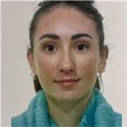 Laureanda in giurisprudenza presso l'Università degli studi roma 3 impartisce lezioni di diritto a ragazzi delle scuole superiori