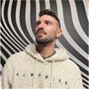 Ho sempre amato stare a contatto con bambini e ragazzi. Amo il mondo della scuola, mia madre ci lavora da anni, come anche mia zia
