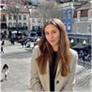 Lengua, literatura, oratoria, también sé sobre música, toco el piano y la guitarra. 