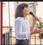Laureata in conservatorio in canto pop, musicoterapia e canto jazz, offre lezioni di canto in presenza e on line (per chi è troppo distante) sia per principianti sia per chi vuole affinare la propria tecnica. a richiesta lezioni personalizzate di solfeggi