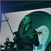 Violinista laureato e docente nella scuola sec di I grado impartisce lezioni di musica