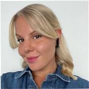 English teacher with 2 years of experience, ready to teach classes both online and in person.