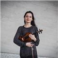 Titulada en grado superior imparte clases particulares de violín en español, inglés, polaco y alemán