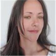 licenciada en idiomas modernos, con inglés como segunda lengua extranjera y español cómo lengua materna.