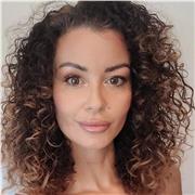 After living and working in London for 10 years and obtained British citizenship, I'd be glad to teach you Her Majesty Language