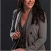 Soy coach transpersonal, hipnoterapeuta y formadora especializada en gestión del estrés, liderazgo, comunicación, desarrollo perso