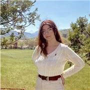 Studentessa universitaria all’ultimo anno di scienze dalla comunicazione. Disponibile per lezioni di italiano e in generale di materie umanistiche