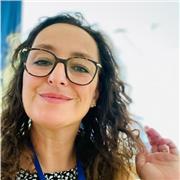 Einfühlsam und unterhaltsam.
Einzelunterricht, der zu dir passt.
Konversation üben, von einfachem ‚Hello‘ zu umfassenden Gesprächen.
Vokabular auffrischen. Sachgebiete vertiefen oder zusammen Aufgaben lösen. Wir finden für jeden Wunsch eine Lösung. Ein