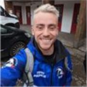 Coach sportif et ancien sportif de haut niveau. 