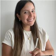 Psicóloga clínica con formación en salud mental y psiquiatría y experiencia en acompañamiento individual y a familias