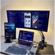 Je suis facilitateur des cours en ligne dans le domaine Informatique (la programmation, le développement web, le marketing digital
