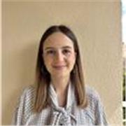 Profesora de Matemáticas/Química/Física imparte clase a niños de educación primaria, secundaria y 1º de bachillerato