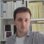 Profesor titulado en Lenguas Modernas y formación en enseñanza de español como lengua extranjera.