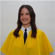 Soy una persona extrovertida, agradable, comprometida, con los pies en la tierra. 
No tengo preferencia de edad, me puedo adaptar.