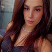 Studentessa universitaria fornisce aiuto nel apprendimento in lingua e letteratura italiana