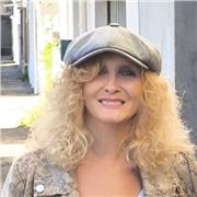 Actrice, scénariste, artiste de cabaret, metteur en scène, chorégraphe, réalisatrice, je vous aide dans l'élaboration de vos projets artistiques, culturels et cinématographiques