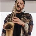 Clases de saxofón moderno (lenguaje, técnica, improvisación...) y armonía moderna desde varios niveles con adaptación al alumno/a