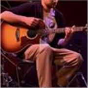 Insegnante di chitarra acustica, classica ed elettrica