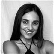 Vocalcoach, musicista, cantautrice con esperienza decennale impartisce lezioni di canto moderno, interpretazione, ear training