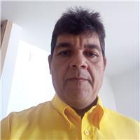 Profesor de matemáticas y física, con más de 20 años de experiencia en la educación, radicado en la ciudad de valledupar