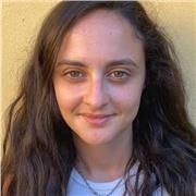 Salve a tutti. Amo viaggiare e conoscere nuove culture, ma nonostante questo amo il mio paese e la mia lingua