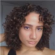 Professora estudante de Letras ensina Lingua Portuguesa para crianças e adolescentes