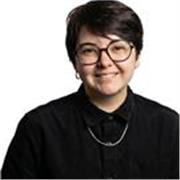 Diseñadora gráfica realiza clases de manera online