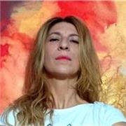 Sono una pittrice diplomata presso l'Accademia di Belle Arti di Roma, propongo sperimentazioni e tecniche del colore