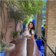 Étudiante, j’ai été AESH lors d’un service civique, j’ai donné des cours de soutien. Également, j’ai fait de l’aide aux devoirs.