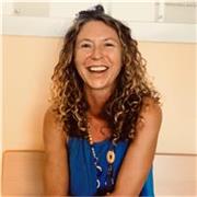 Soy profesora, cualificada, nativa del Reino Unido. Mis alumnos ganan confianza y disfrutan aprendiendo