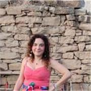 Profesora licenciada en Filología Hispánica, especializada en Sintaxis y Morfología del español. ESO, Bachillerato y Universidad.