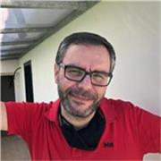 Sono un insegnante di Informatica, a Napoli, con 25 anni di esperienza nel settore informatico privato.