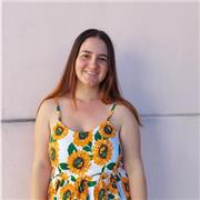 Laureanda in Economia e diplomata presso il Liceo Linguistico impartisce lezioni di francese a studenti di medie e superiori