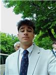 Soy un estudiante de 2° de bachillerato con ganas de compartir mi conocimiento y con ilusión de empezar a enseñar. me gustan los niños, soy paciente y sé que aprenderemos mucho los dos juntos!