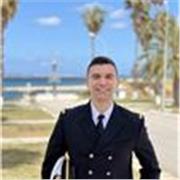 Je suis motivé et  diplômée ingénieur en genie maritime et j ai une certificat ielts c1