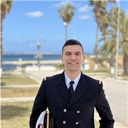 Je suis motivé et  diplômée ingénieur en genie maritime et j ai une certificat ielts c1