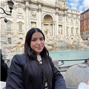 Chica de 19 años interesada en enseñar a niños y hacerla es comprender mejor sus asignaturas