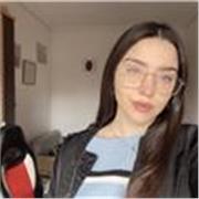 Persona con dotes de enseñanza y título C1 en inglés. 