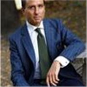 Consulente legale abilitato, già iscritto all'Albo degli Avvocati, è disponibile per aiutare a studiare il diritto, anche a livell