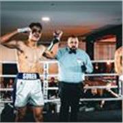 Coach de boxe anglaise dans une salle toute équipée si tu souhaite t’améliorer en boxe en t’endurcir : cardio/musculation/boxe/perte de poids/renforcement musculaire