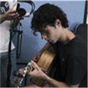 Cantautore con anni pregressi di studio di chitarra/conservatorio offre lezioni per accompagnarti e divertirti sin da subito!