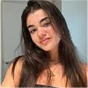 Estudiante universitaria que busca poder ayudar con diferentes asignaturas a niños/as de Primaria o ESO. 