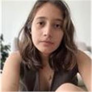 Profesora bilingüe de inglés y español con experiencia como profesor de natación para niños de 3 a 10 años. 