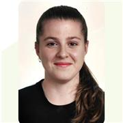 Profesora con el Máster de Formación del Profesorado imparte clases particulares a alumnos de secundaria