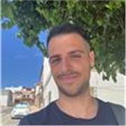 Maestro graduado en Educación Primaria en la Universidad de Cádiz con mención en Pedagogía Terapéutica