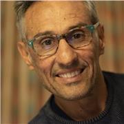 Soy multidisciplinar, puedo enseñar dibujo y pintura, puedo adaptarme al nivel de cada alumno impartiendo clases teóricas y prácticas combinadas simultáneamente.