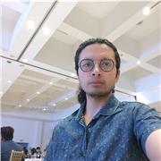 Lehrer, der Menschen jeden Alters aus der Ferne Spanisch beibringt