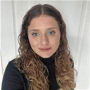 Étudiante en BTS gestion de PME, ayant un bac général humanités et géopolitique .