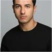 Actor con grado en filología y con más de 5 años de experiencia trabajando en colegios e institutos realizando shows y teatros.