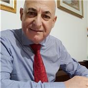 Laureato in Scienze Politiche - indirizzo Politico Internazionale - impartisce lezioni di diritto